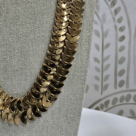 Gold Tone Double Layered Cascade Lightweight Metal Laurel Leaf Vine Necklace - Picture 6 of 13